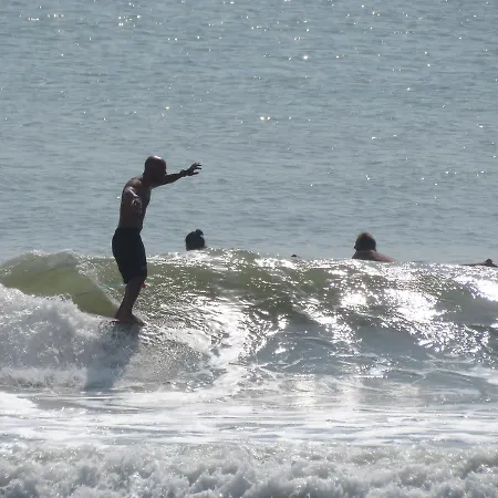 Lufi Surf House Costa Da Caparica Alojamento de Acomodação e Pequeno-almoço