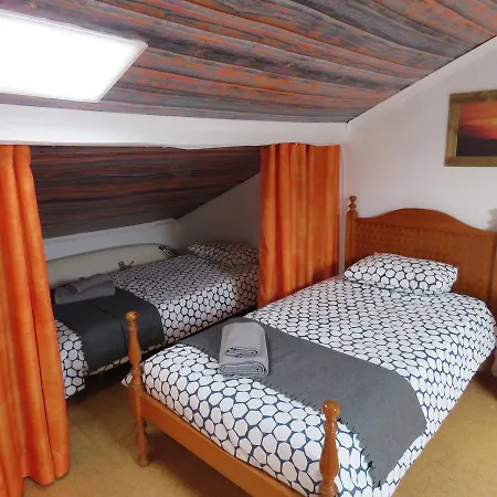 Lufi Surf House Costa Da Caparica Alojamento de Acomodação e Pequeno-almoço 2*