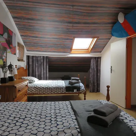 Lufi Surf House Costa Da Caparica Alojamento de Acomodação e Pequeno-almoço 2*