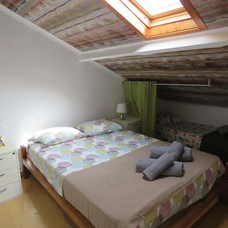Lufi Surf House Costa Da Caparica Bed & Breakfast 2*