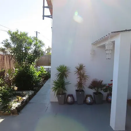 Lufi Surf House Costa Da Caparica Bed & Breakfast